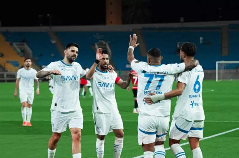 الهلال يتعادل مع الوحدة في مباراة مثيرة بالدوري السعودي (فيديو)