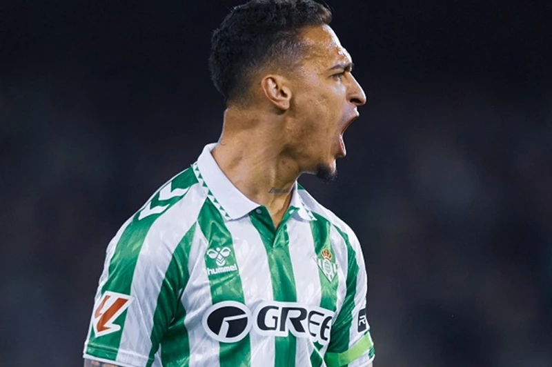 استراتيجيات انتقالات اللاعبين: ضغط مانشستر يونايتد على أنتوني بين الاستمرارية والتجميد