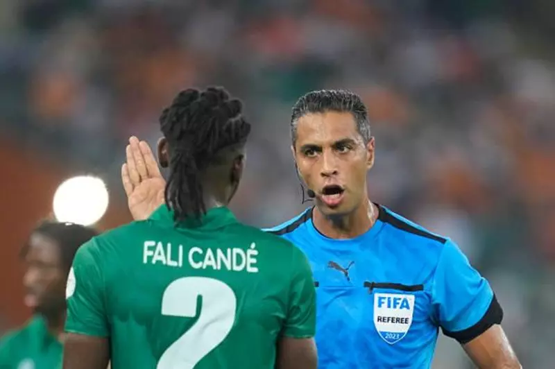 طاقم حكام مصري يقود مباراة كينيا وجامبيا بتصفيات كأس العالم